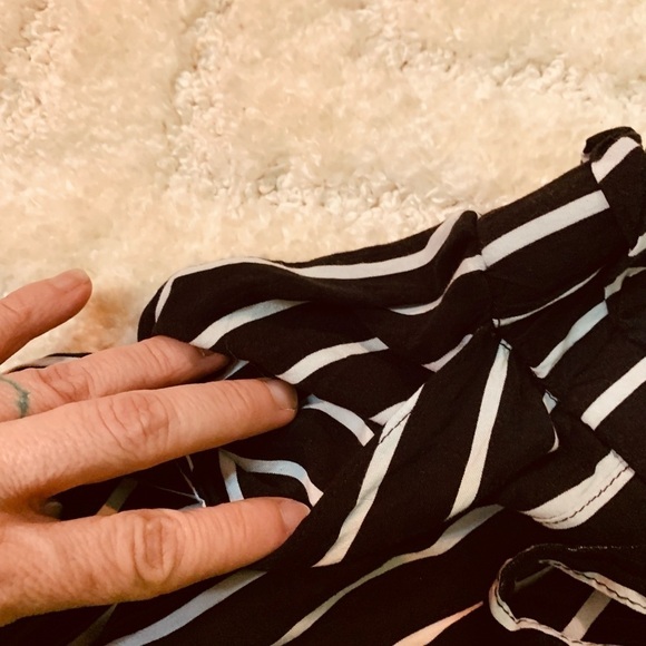 Ambiance Apparel Black White Stripped Stretch Waist Tie Shorts Small Pockets - Picture 6 of 12